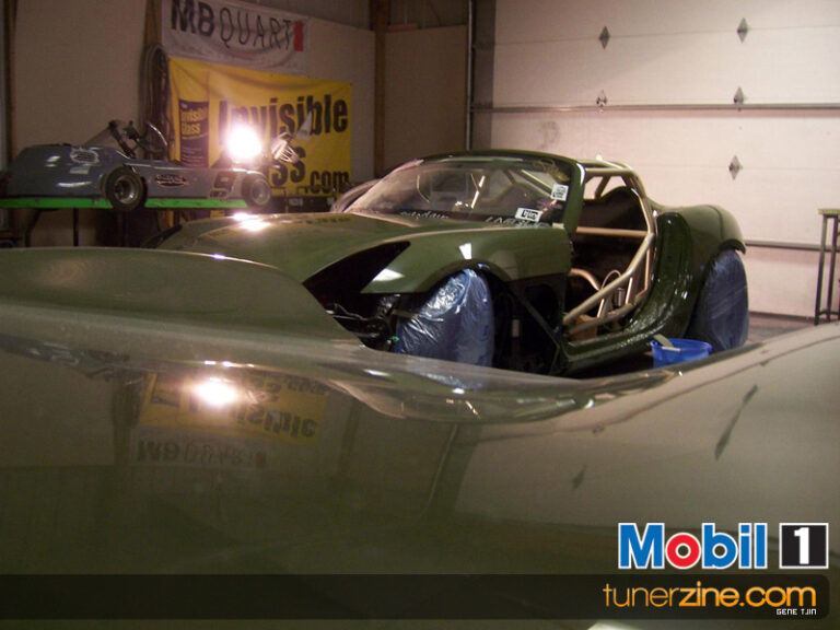 Insane Mobil 1 Solstice Speedster