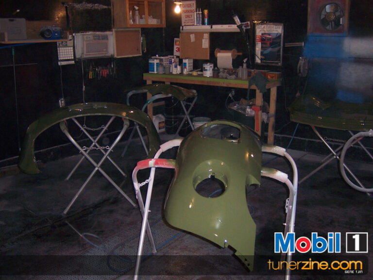 Insane Mobil 1 Solstice Speedster