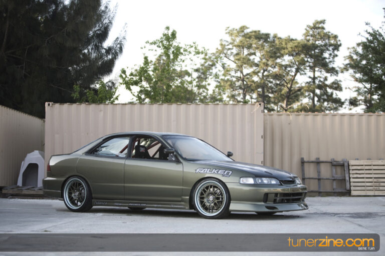 Tunerzine's Integra Sedan
