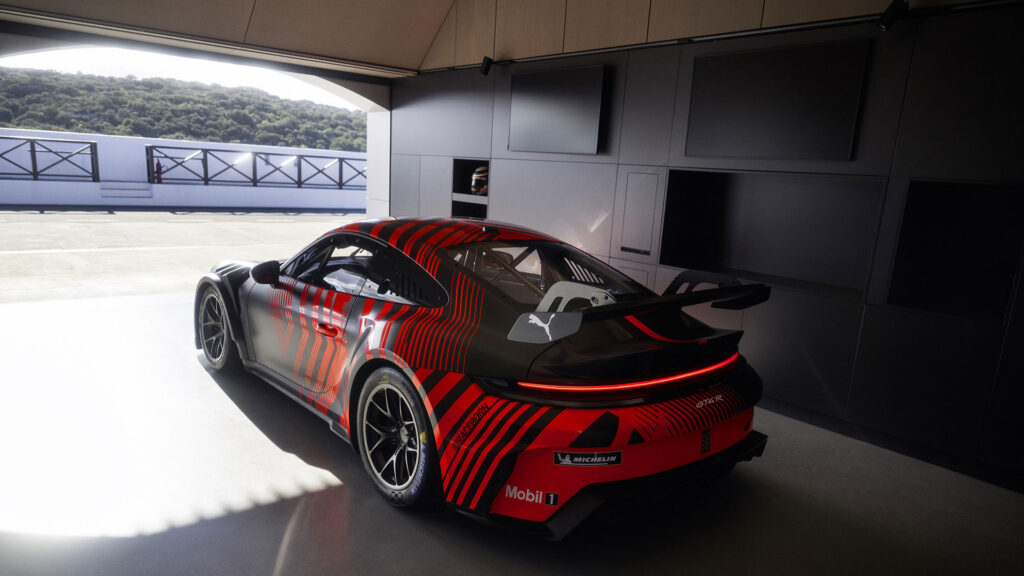 Porsche Reveals 911 GT4 R Customer Race Car