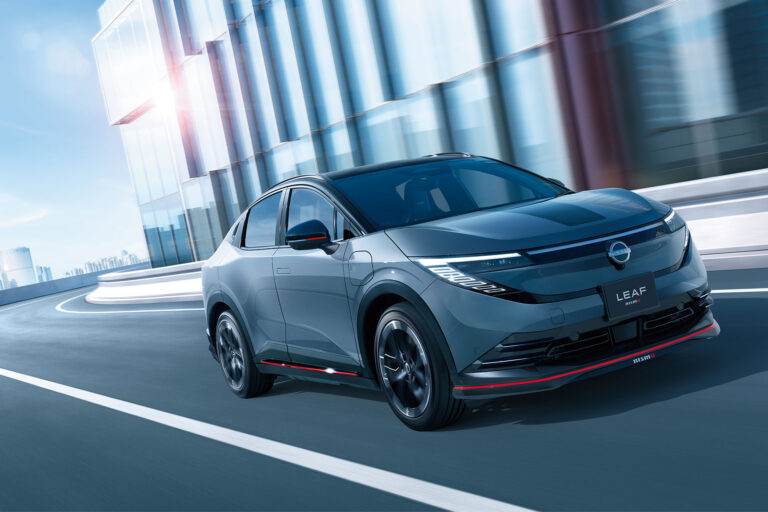 The LEAF NISMO's Arterial Magma accents and 19-inch Enkei wheels | Image: Nissan