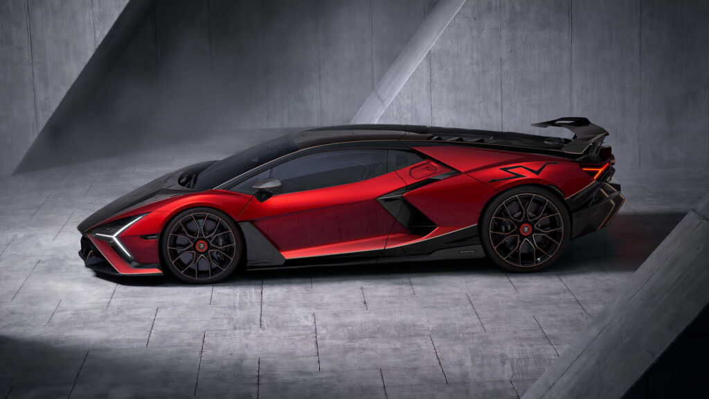 Lamborghini Revuelto SV