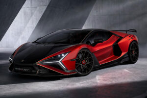 The Revuelto SV pairs its 1,050-hp hybrid V12 with GT3-derived suspension | Image: Lamborghini