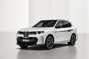The new X5 wearing the M Performance carbon front splitter, front trims, and 23-inch Y-spoke wheels | Image: BMW